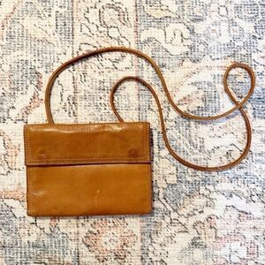 Kenneth Cole New York leather vintage crossbody wallet bag.